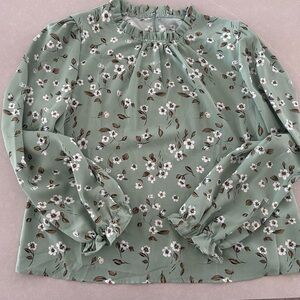 Chic Floral Blouse in Sage Green